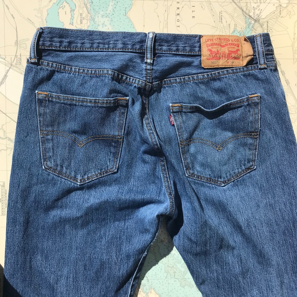 Distressed Levi's 501 Button Fly 34x32